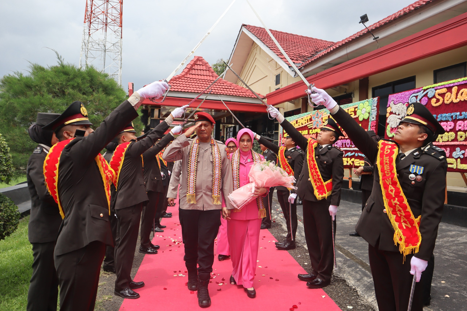 Upacara Serah Terima Tunggul Kesatuan Wira Bhakti Ramik Ragom dan Pisah Sambut Kapolres Way Kanan