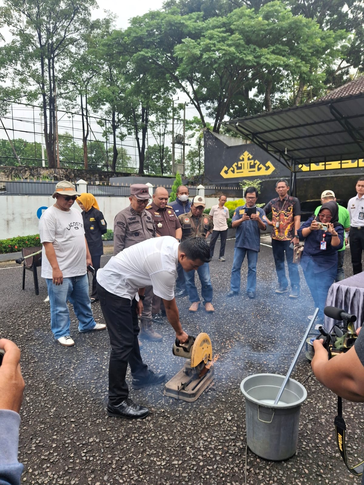 Kejari Way Kanan Musnahkan Barang Bukti 14 Perkara yang Telah Berkekuatan Hukum Tetap